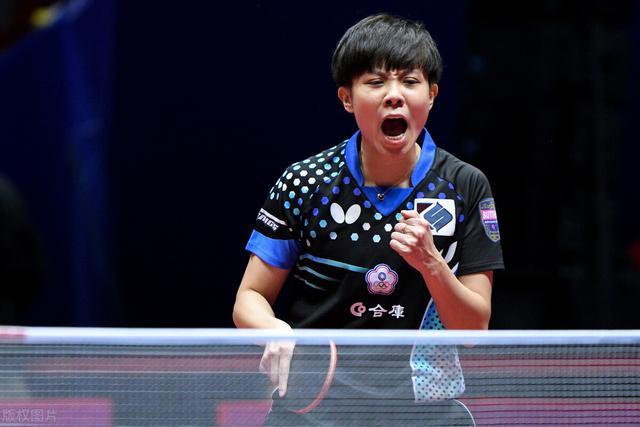 在绿茵场上 在绿茵场上